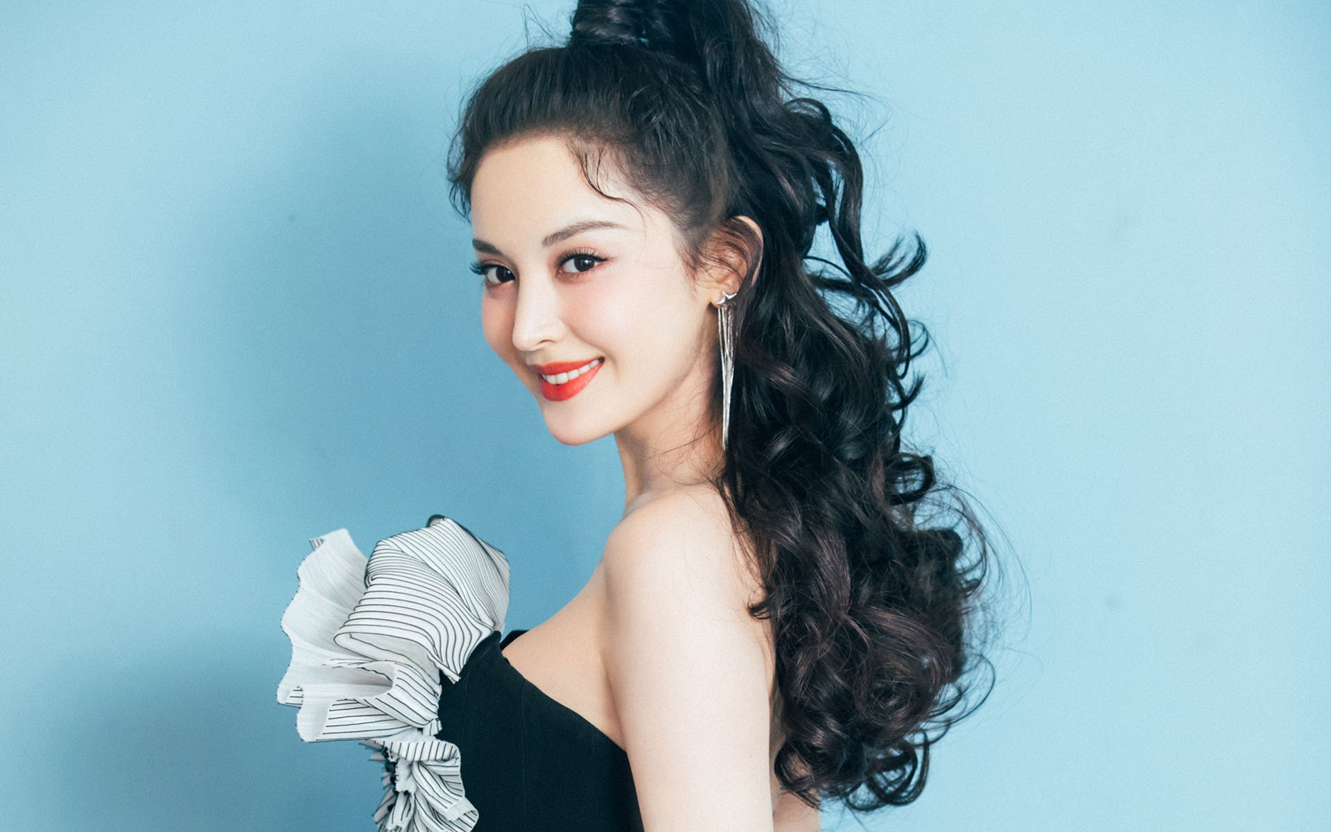 九游手机游戏-_亲子同乐：家庭趣味网球赛火热举行_，网球亲子活动