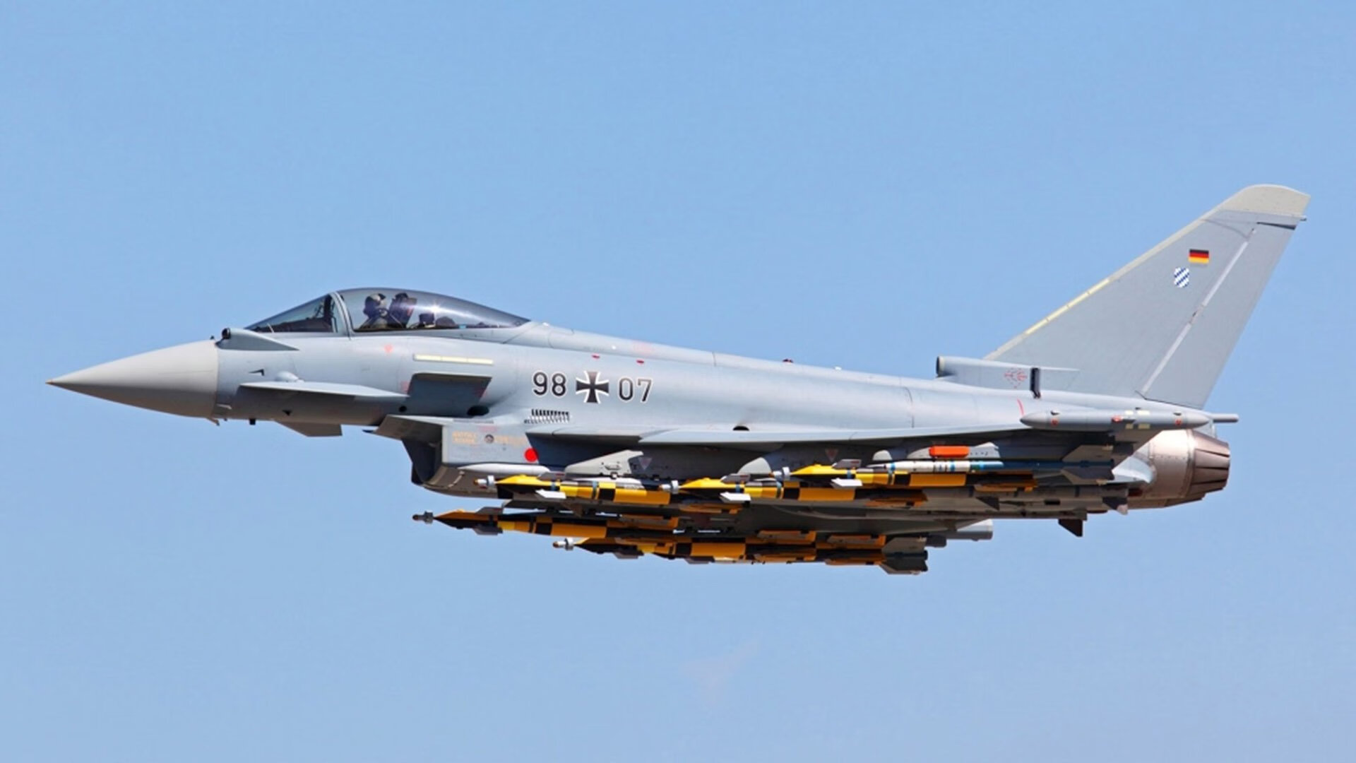 九游app下载中心-德甲转会同样火热：多支球队大手笔签约中场核心，德甲转会最新动态